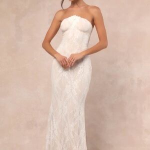 Elegant White Strapless Lace Dress
